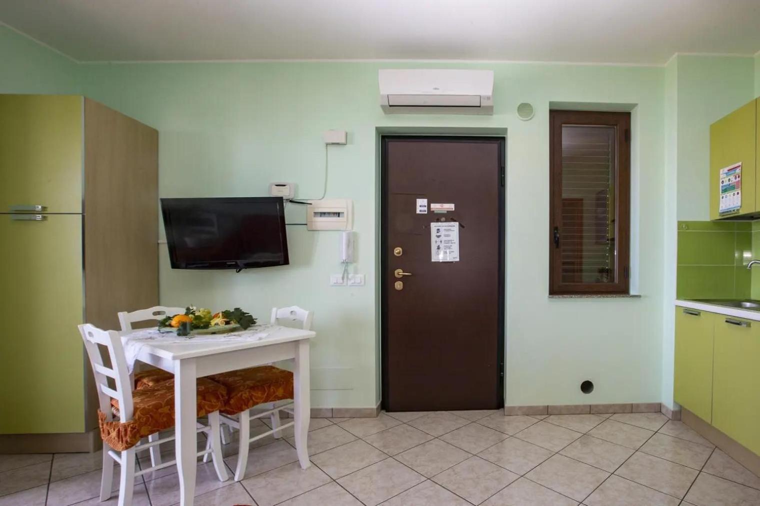 Appartamenti Anza Capo dʼOrlando Exterior foto